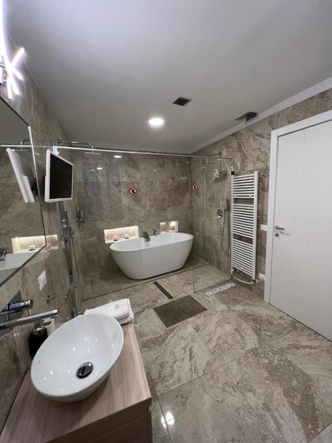 Luxury 1 Al Duomo Di Parma Apartment Ngoại thất bức ảnh