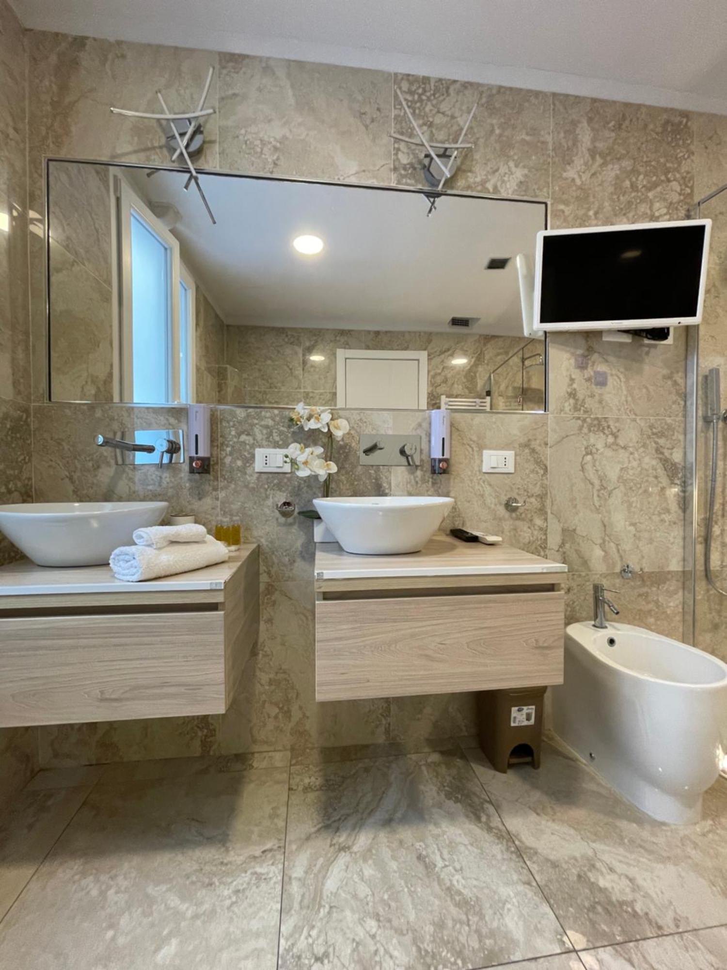 Luxury 1 Al Duomo Di Parma Apartment Ngoại thất bức ảnh